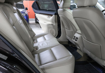 Подержанный автомобиль Lexus ES 2014 года (13 фото)