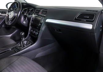 Подержанный автомобиль Volkswagen Golf Hatchback 2014 года (10 фото)