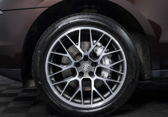 Подержанный автомобиль Porsche Macan 2014 года (23 фото)