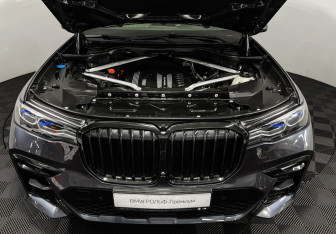 Подержанный автомобиль BMW X7 2020 года (9 фото)