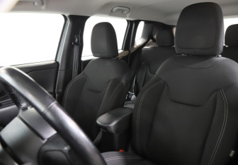 Подержанный автомобиль Jeep Renegade 2019 года (22 фото)