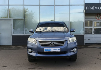 Подержанный автомобиль Toyota RAV4 2011 года (2 фото)