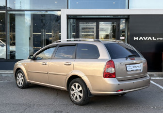 Подержанный автомобиль Chevrolet Lacetti Wagon 2008 года (7 фото)