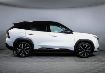 Подержанный автомобиль Geely Atlas 2024 года (4 фото)