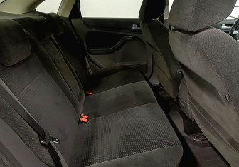 Подержанный автомобиль Ford Focus Sedan 2007 года (20 фото)