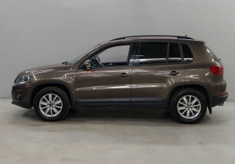 Подержанный автомобиль Volkswagen Tiguan 2015 года (8 фото)