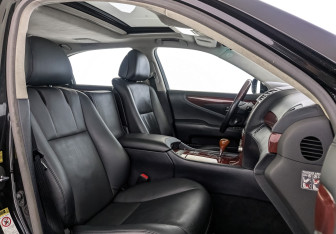 Подержанный автомобиль Lexus LS 2011 года (23 фото)