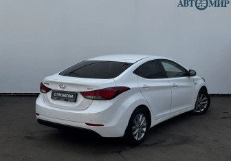 Подержанный автомобиль Hyundai Elantra Sedan 2015 года (8 фото)