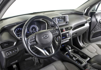 Подержанный автомобиль Hyundai Santa Fe 2019 года (11 фото)