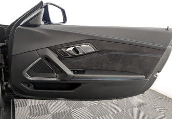 Подержанный автомобиль BMW Z4 Roadster 2020 года (23 фото)