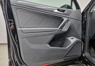 Подержанный автомобиль Volkswagen Tiguan 2018 года (18 фото)