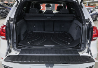 Подержанный автомобиль BMW X5 2017 года (10 фото)
