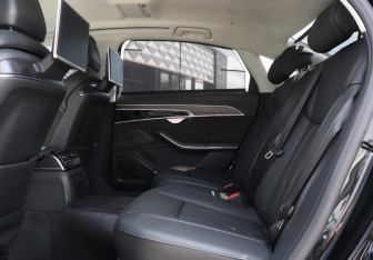 Подержанный автомобиль Audi A8 2019 года (10 фото)