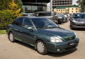 Подержанный автомобиль Kia Rio Sedan 2004 года (2 фото)