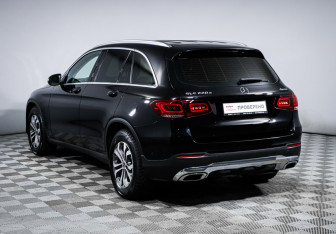 Подержанный автомобиль Mercedes-Benz GLC Coupe 2021 года (7 фото)