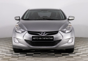 Подержанный автомобиль Hyundai Elantra Sedan 2012 года (2 фото)