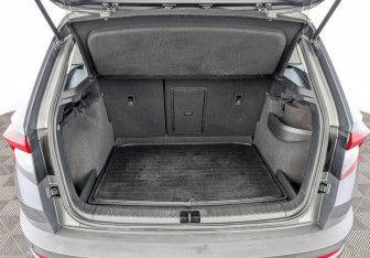 Подержанный автомобиль Skoda Karoq 2021 года (10 фото)