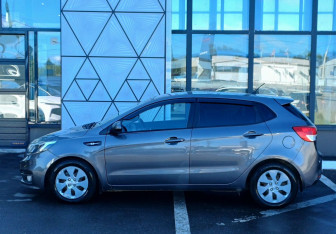 Подержанный автомобиль Kia Rio Hatchback 2016 года (8 фото)