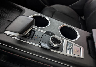 Подержанный автомобиль Changan UNI-S 2024 года (21 фото)