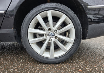 Подержанный автомобиль Volkswagen Passat Sedan 2009 года (17 фото)