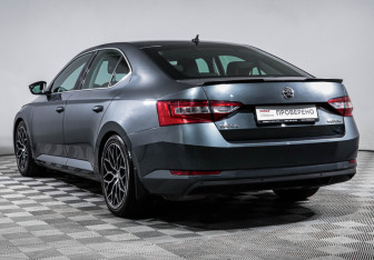 Подержанный автомобиль Skoda Superb Liftback 2015 года (7 фото)