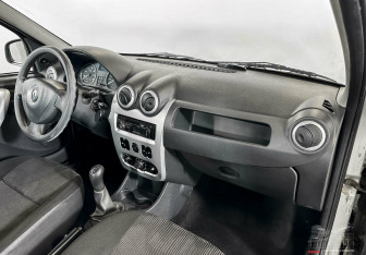 Подержанный автомобиль Renault Logan Sedan 2013 года (5 фото)