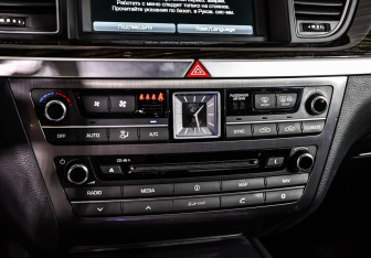 Подержанный автомобиль Genesis G80 2019 года (17 фото)