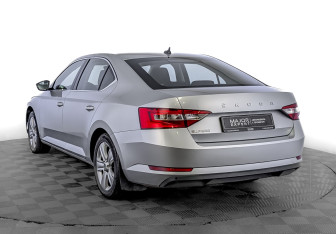 Подержанный автомобиль Skoda Superb Liftback 2021 года (7 фото)