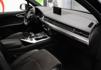 Подержанный автомобиль Audi Q7 2019 года (17 фото)