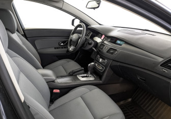 Подержанный автомобиль Renault Latitude 2013 года (13 фото)