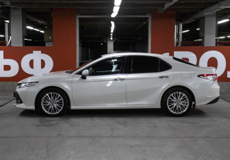 Подержанный автомобиль Toyota Camry Sedan 2020 года (8 фото)