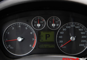 Подержанный автомобиль Ford C-MAX 2005 года (9 фото)