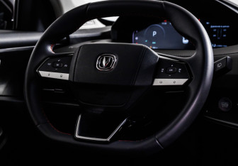 Подержанный автомобиль Changan UNI-S 2024 года (15 фото)