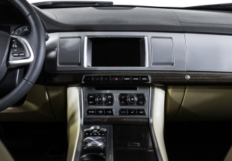 Подержанный автомобиль Jaguar XF Sedan 2013 года (14 фото)