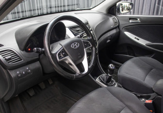 Подержанный автомобиль Hyundai Solaris Sedan 2011 года (16 фото)