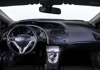 Подержанный автомобиль Honda Civic Hatchback 2008 года (17 фото)