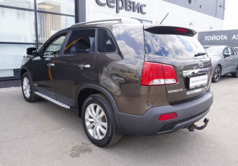 Подержанный автомобиль Kia Sorento 2011 года (7 фото)