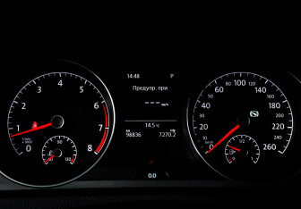 Подержанный автомобиль Volkswagen Golf Hatchback 2014 года (9 фото)