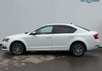 Подержанный автомобиль Skoda Octavia Liftback 2017 года (8 фото)