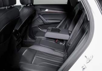 Подержанный автомобиль Audi Q5 2024 года (10 фото)