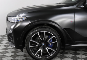 Подержанный автомобиль BMW X7 2022 года (8 фото)