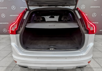 Подержанный автомобиль Volvo XC60 2017 года (10 фото)