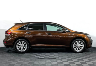 Подержанный автомобиль Toyota Venza 2013 года (4 фото)