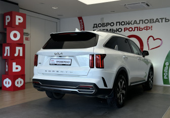 Подержанный автомобиль Kia Sorento 2022 года (6 фото)