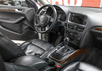 Подержанный автомобиль Audi Q5 2012 года (11 фото)