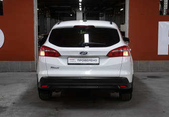 Подержанный автомобиль Ford Focus Wagon 2017 года (6 фото)