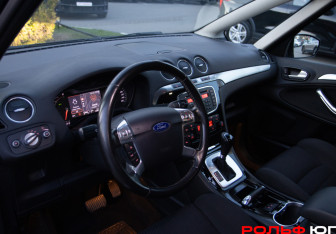 Подержанный автомобиль Ford S-MAX 2011 года (10 фото)