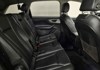 Подержанный автомобиль Audi Q7 2015 года (13 фото)