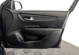 Подержанный автомобиль Kia Rio Hatchback 2018 года (24 фото)