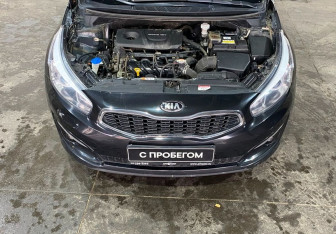 Подержанный автомобиль Kia Ceed Hatchback 2017 года (16 фото)